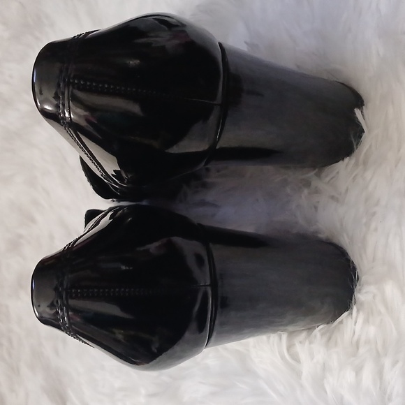 Marc Fisher Glossy Black Grannycore  Chunky Heel Loafers with Chain Accent - Picture 6 of 16